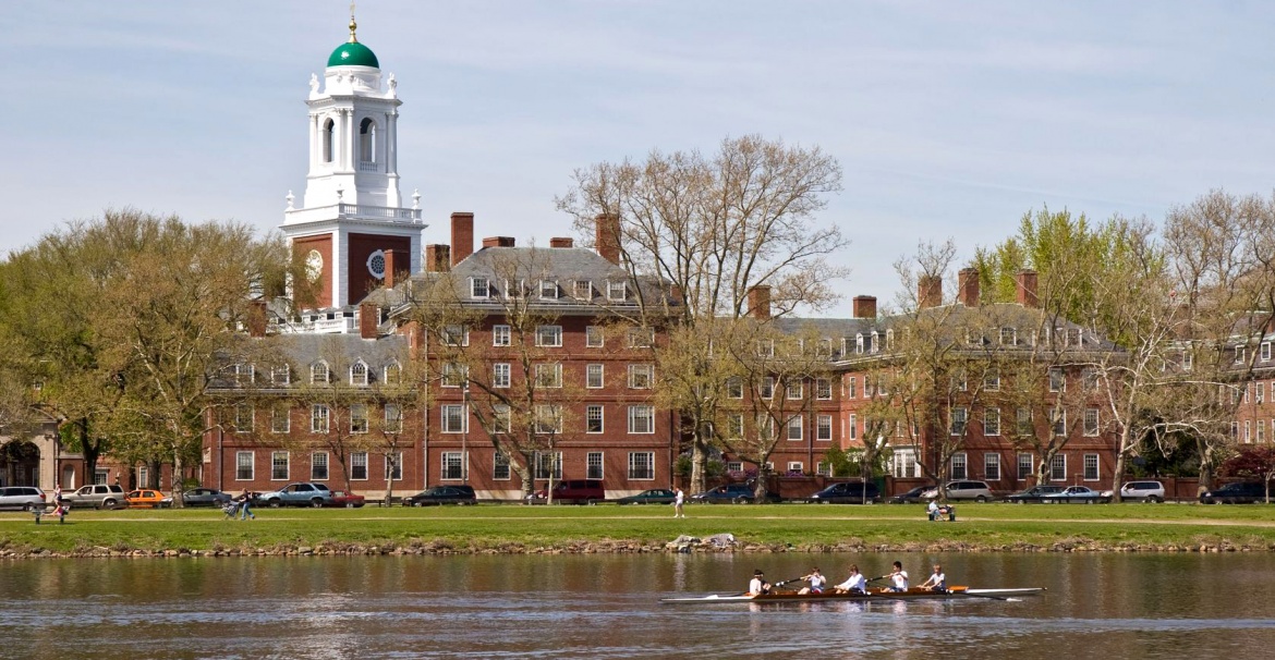 Кампус Harvard University — одного из лучших университетов США в рейтинге 2026 года